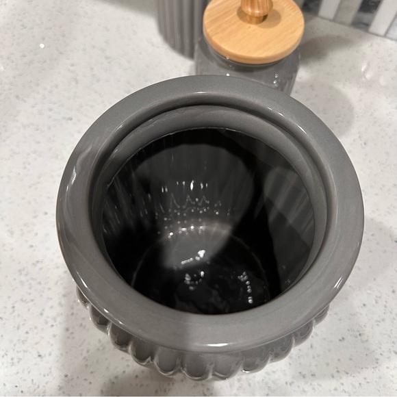 Kitchen Sugar and Flour Containers - Picture 4 of 6